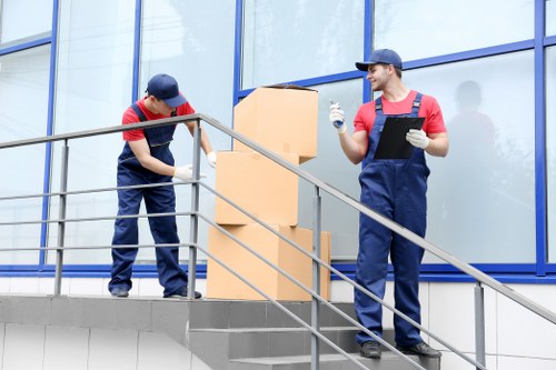 Moving truck service for Kennington residential and business moves